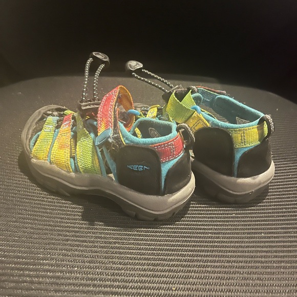 Keen waterproof hiking sandals - Picture 2 of 4